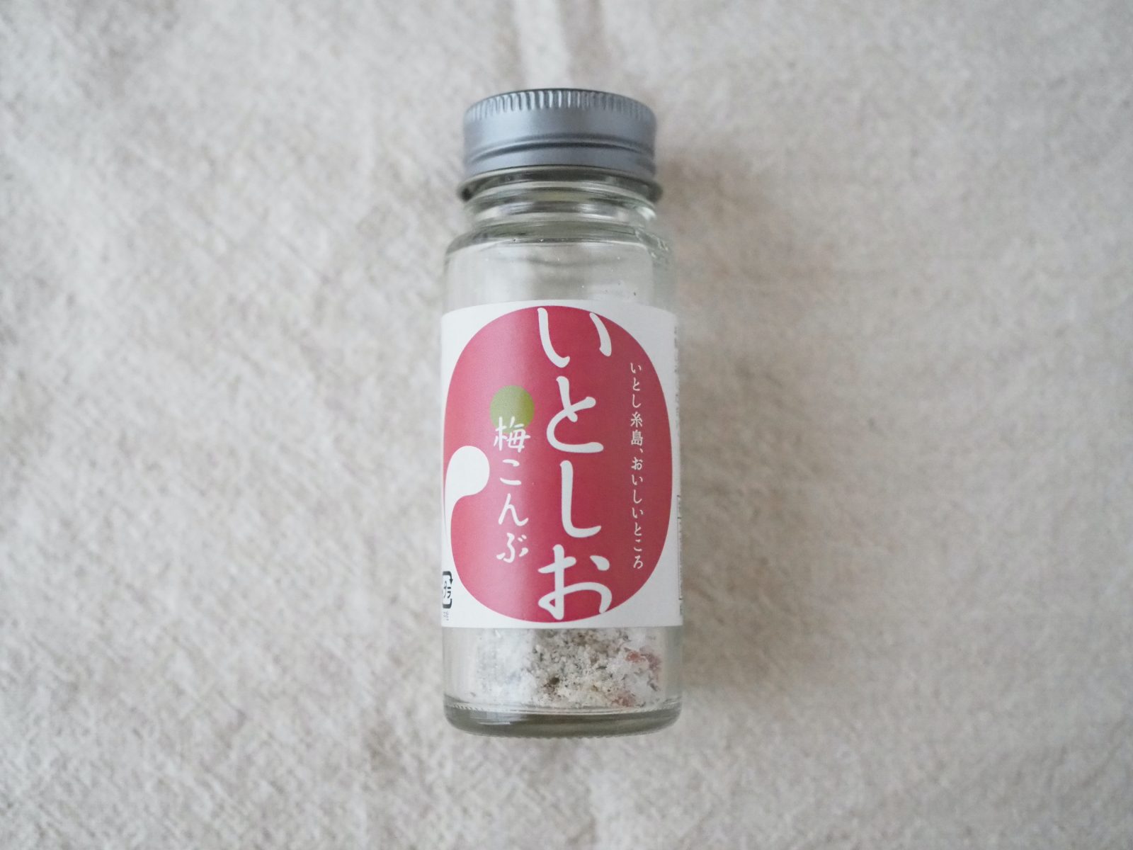 フレーク結晶の塩がサクサク！糸島産昆布入りの「いとしお梅こんぶ」