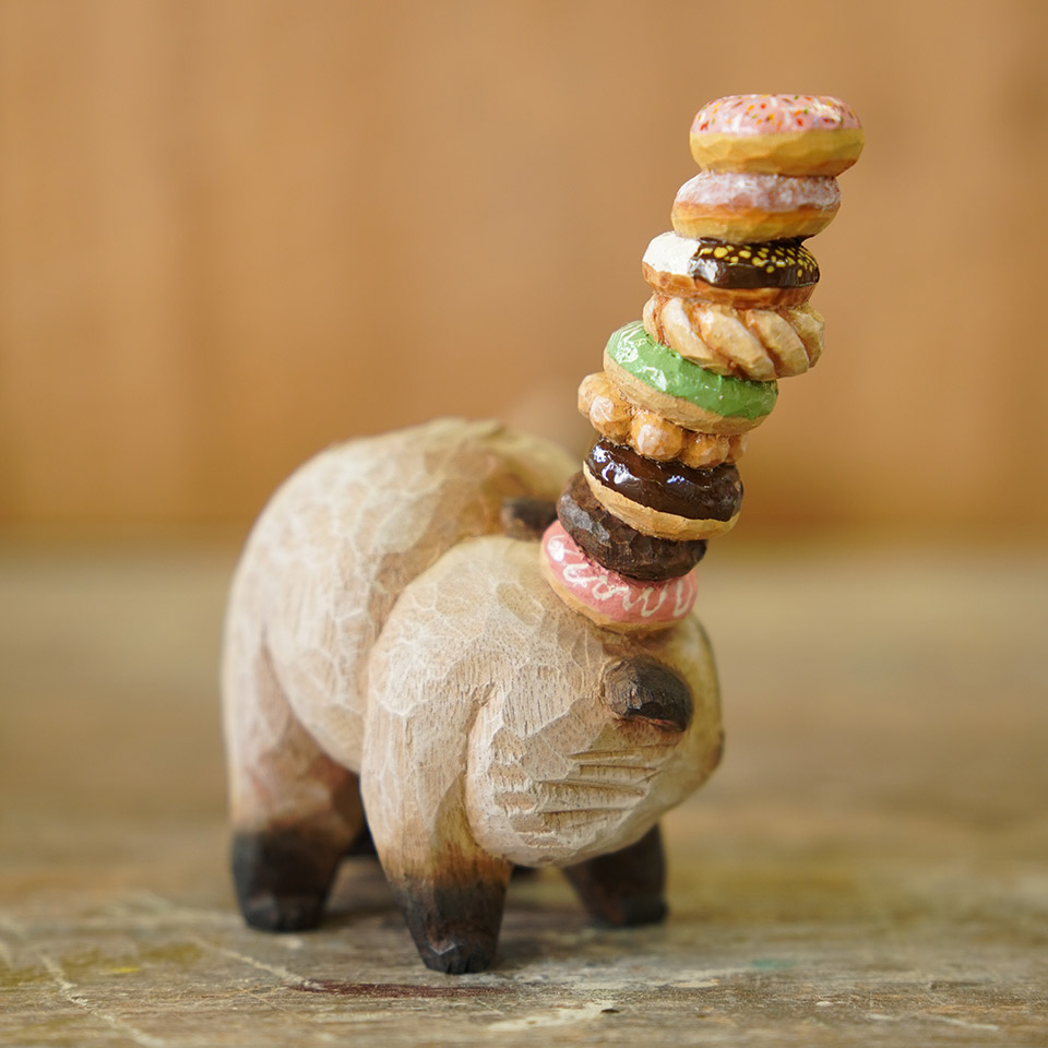 やんのかステップ木彫作品 超スイーツ乗せ ドーナツ【HITOMIKO（木村