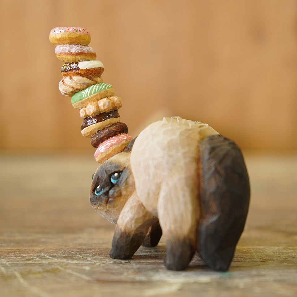 やんのかステップ木彫作品 超スイーツ乗せ ドーナツ【HITOMIKO（木村