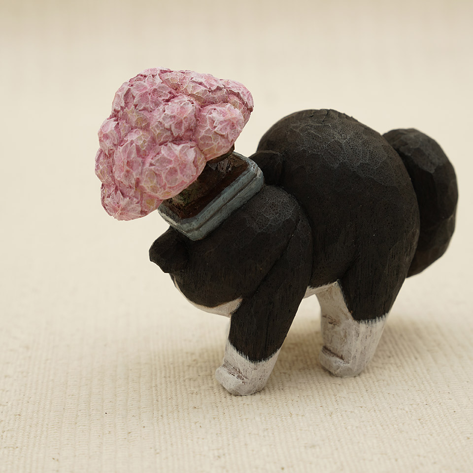 やんのかステップ木彫作品 白黒ハチワレ桜の盆栽乗せ【HITOMIKO（木村