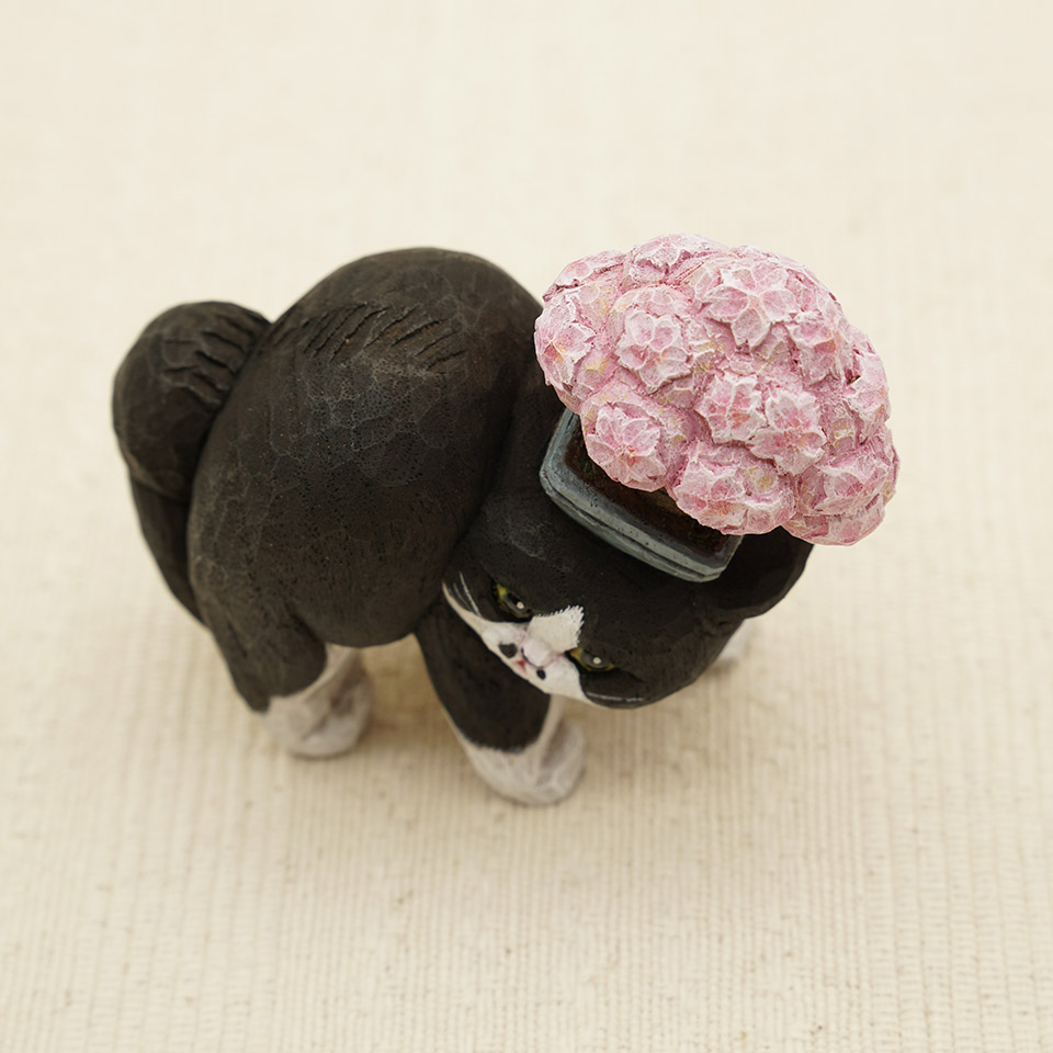 やんのかステップ木彫作品 白黒ハチワレ桜の盆栽乗せ【HITOMIKO（木村